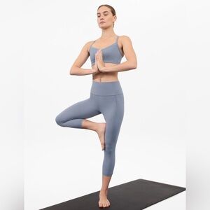 NWT Athleta Salutation Stash Shadow Blue Capri Size Small
